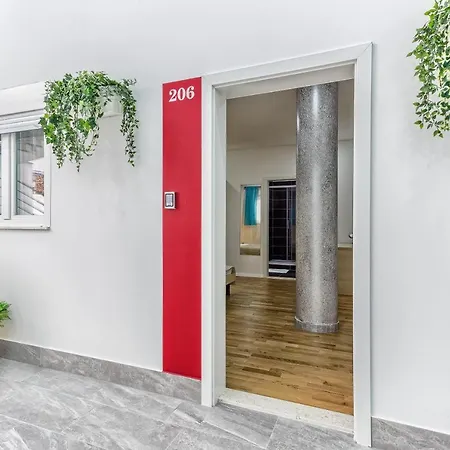 Urban Πανσιόν 3*